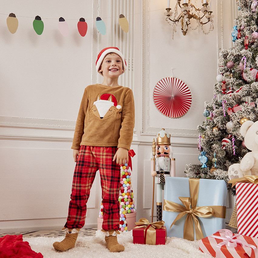 Pijama de 2 piezas con parche de reno navideño para niño 