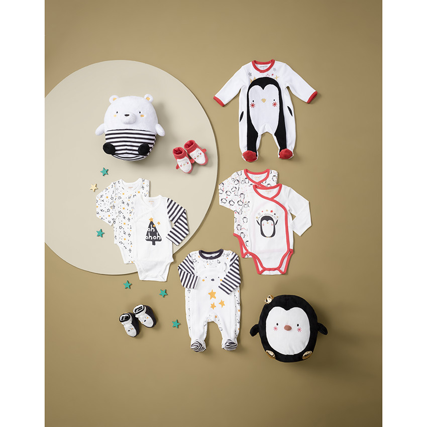 Pingouin en peluche avec touches de doré esprit Noël 