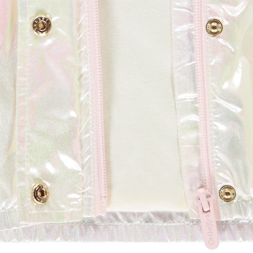 Chaqueta cortavientos iridiscente con capucha para niña. 