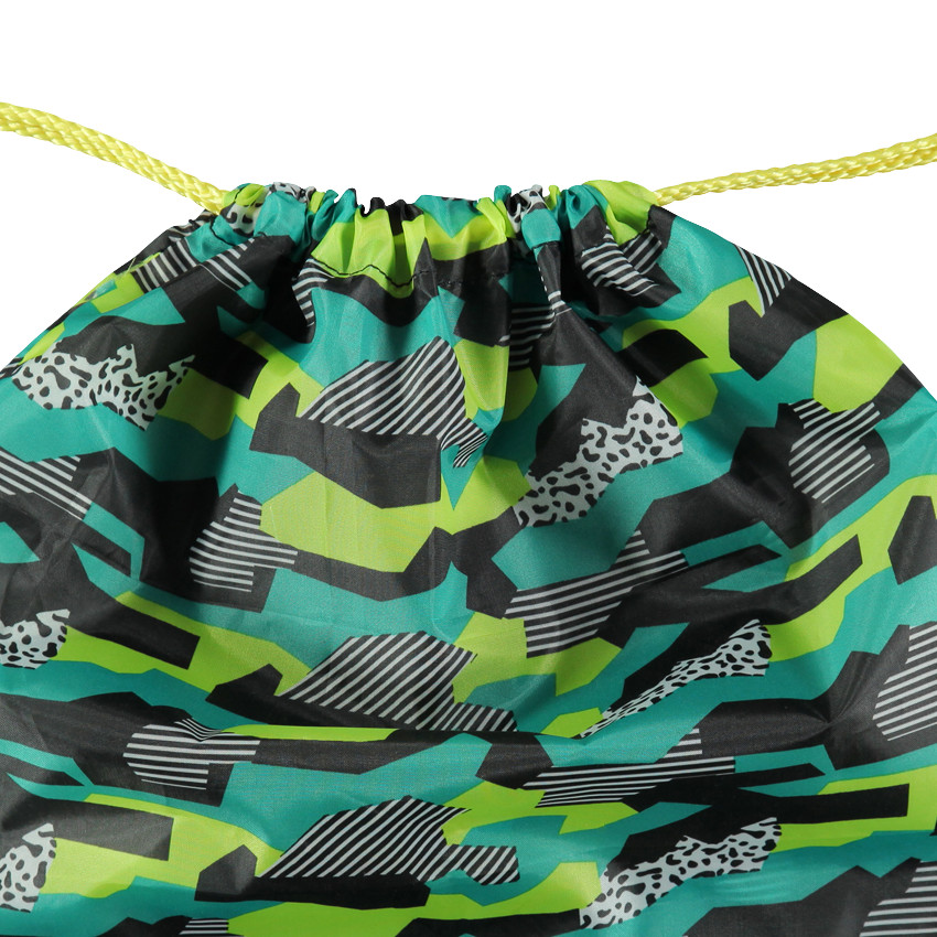 Bolso tipo saco con estampado de camuflaje 