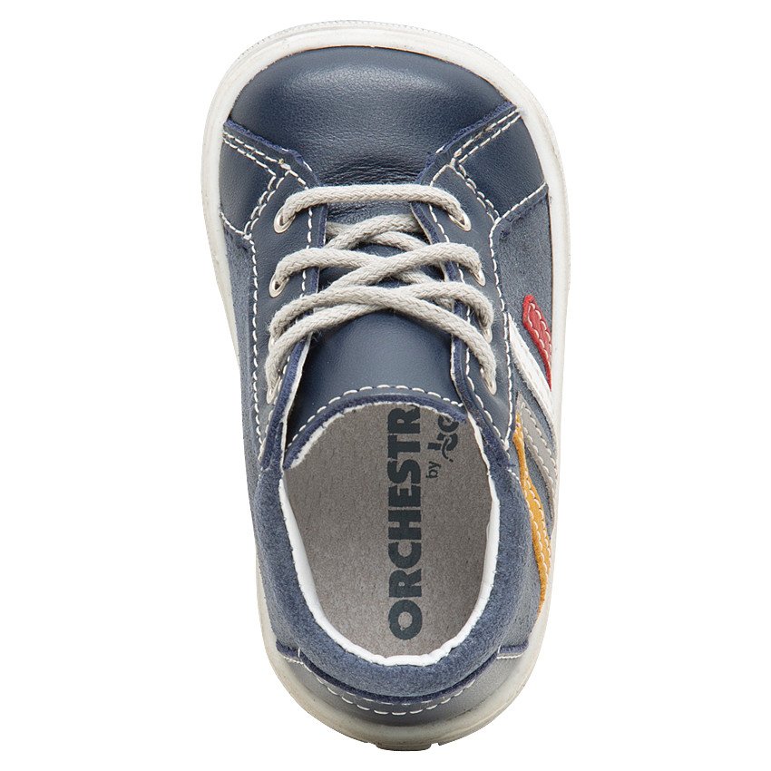 Botines de cuero con cordones y bandas que contrastan cosidas 