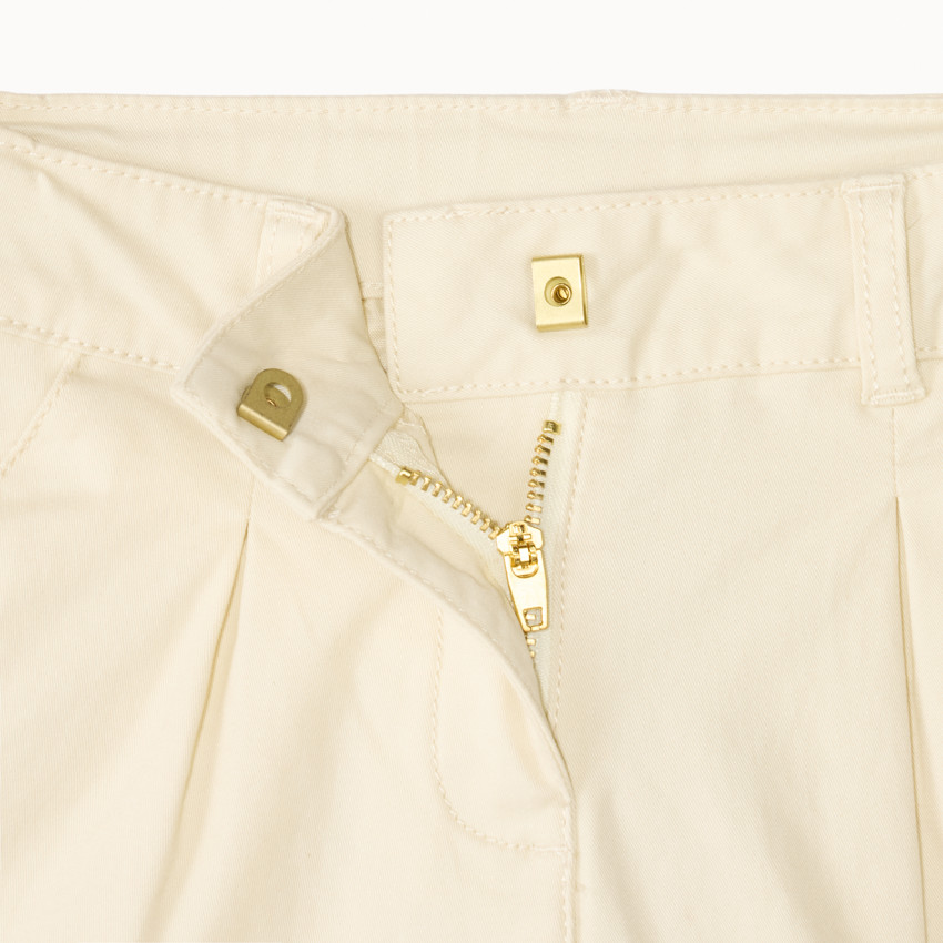 Short en twill liso efecto pinza para niña 