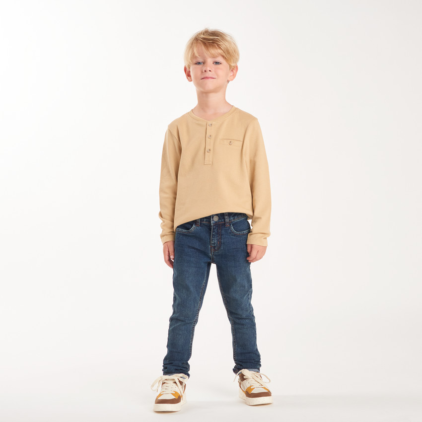 Vaqueros slim en denim con costuras en contraste niño 