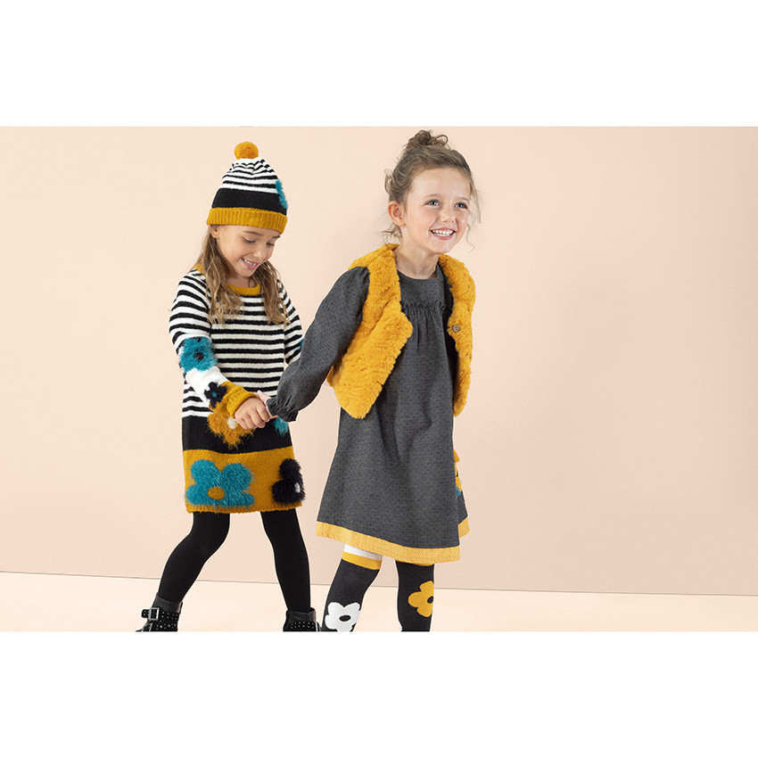 Conjunto de gorro y bufanda de rayas con pompones 