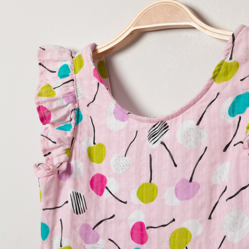 Vestido manga corta con volantes estampado cerezas all-over 