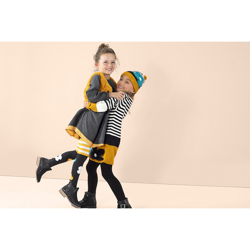 Conjunto de gorro y bufanda de rayas con pompones 