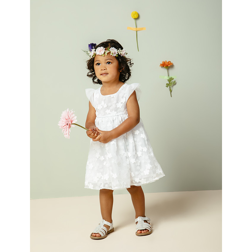 Vestido de gala de manga corta de tul y bordados de flores 