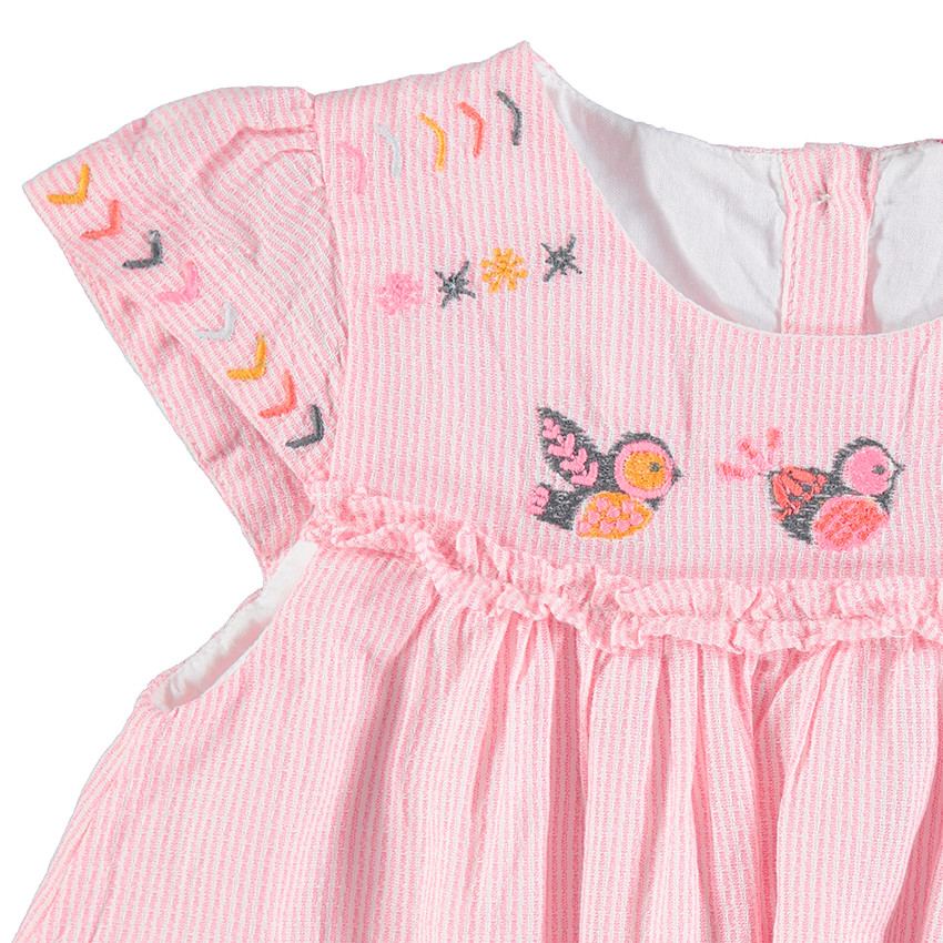 Vestido de manga corta de rayas y bordados que contrastan  Additional Vestido de manga corta de rayas y bordados que contrastan