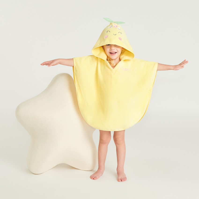 Capa de baño divertida en forma de limón para niña. 
