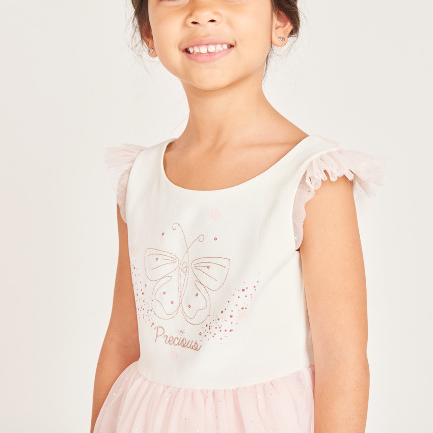 Ropa de dos materiales con su capa de tul y su corona para niña 