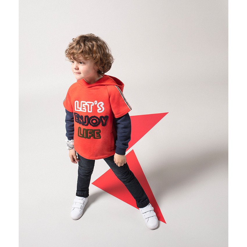 Sudadera con capucha de felpa con inscripciones de rizo 