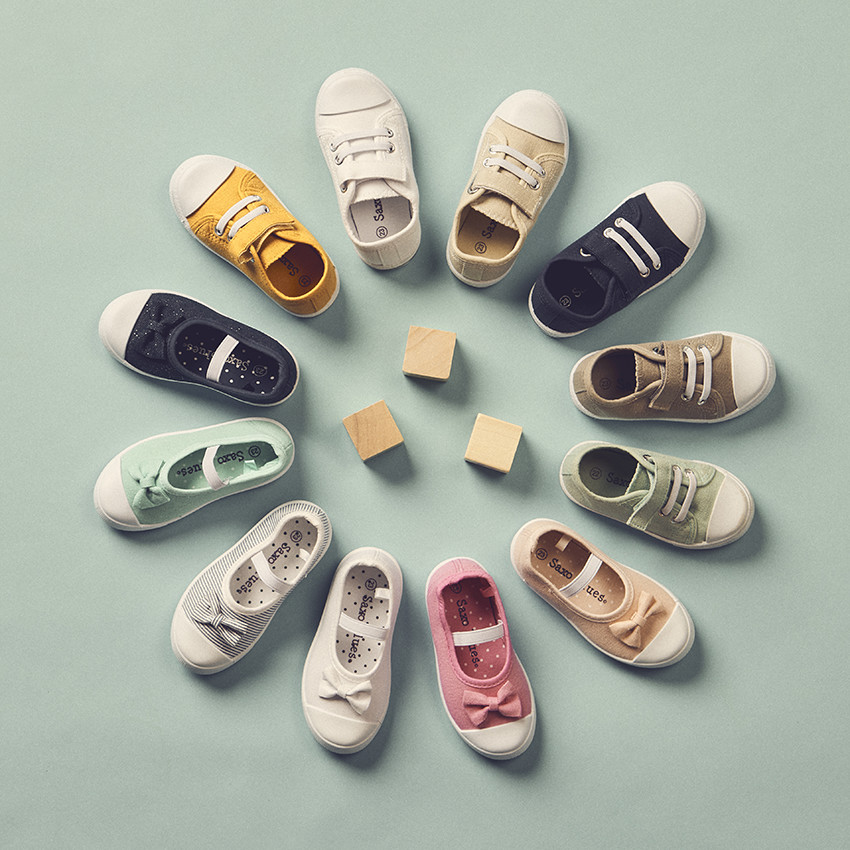 Zapatillas bajas de tela con cordones elásticos y velcro para niño 