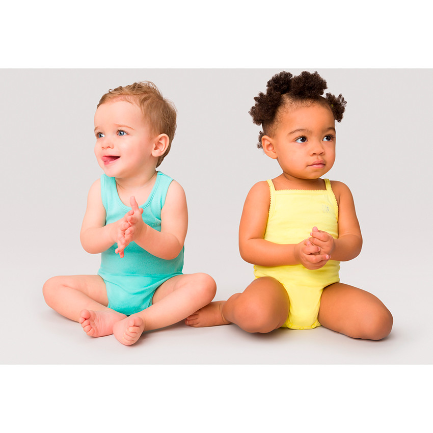 Juego de 3 bodies lisos con tirantes finos 