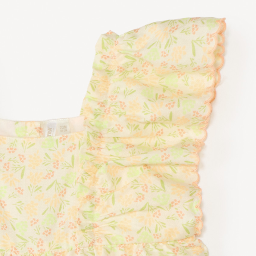 Mono corto con mangas de volantes y estampado floral para niña 