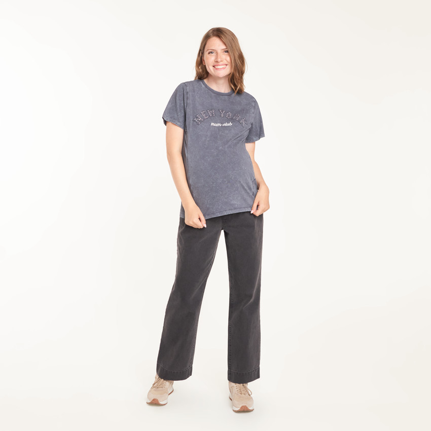 Camiseta de maternidad y lactancia de manga corta con diseño. 