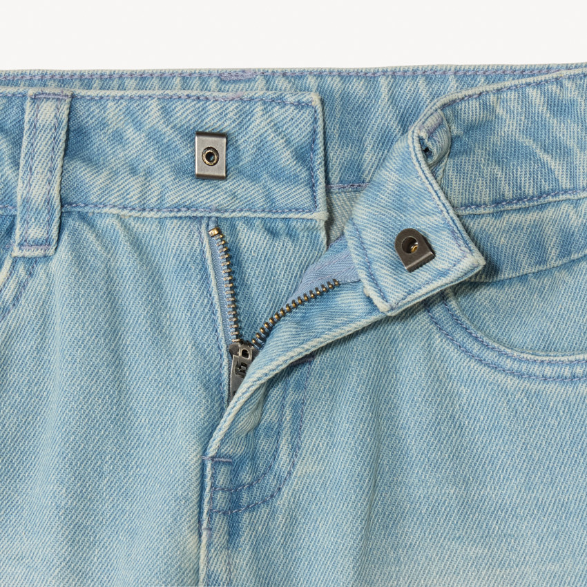 Pantalón corto de mezclilla clara para niño 