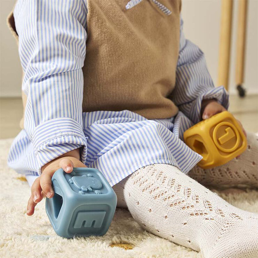 Juego cubos sensoriales +6M 