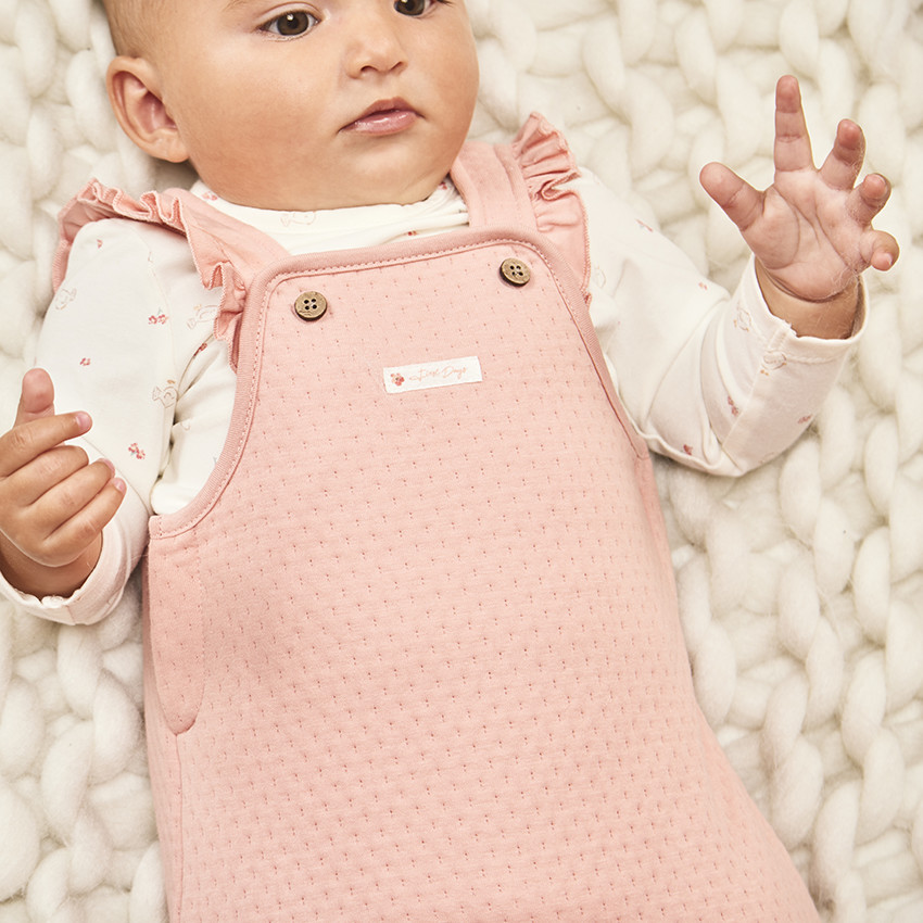 Conjunto 2 piezas con peto para bebé niña 