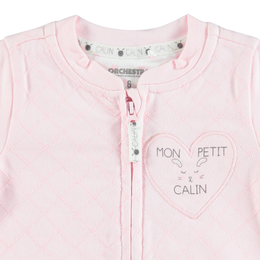 Conjunto con chaleco con cremallera y cruces y pantalón con conejo estampado por detrás 