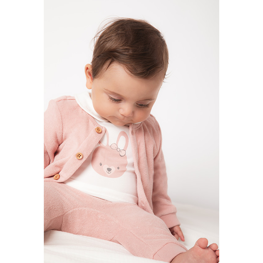 Conjunto camiseta cuello babero, chaqueta y pantalón  Additional Conjunto camiseta cuello babero, chaqueta y pantalón