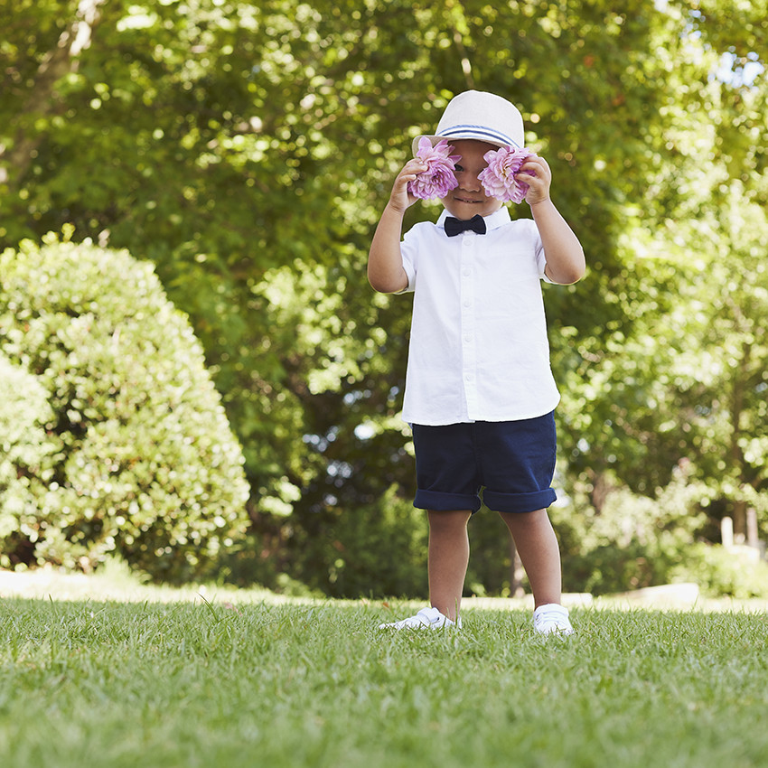 Bermudas de corte chino unicolor en algodón texturizado para bebé niño 