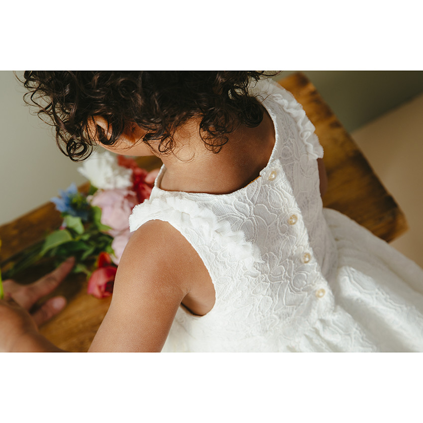 Vestido de ceremonia blanco sin mangas 