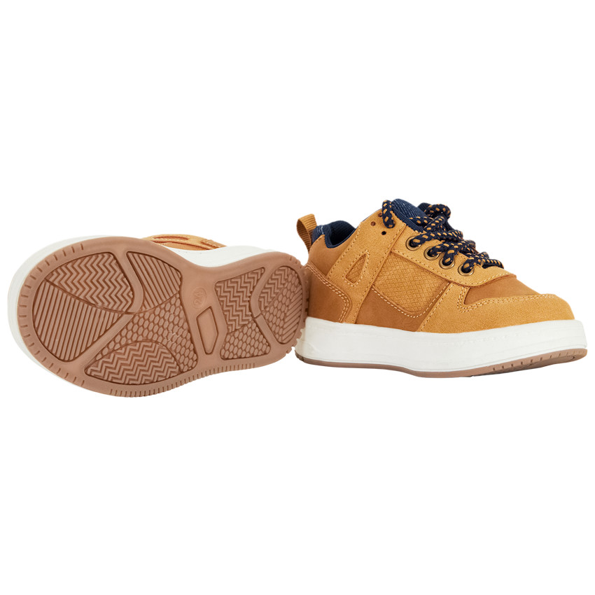 Zapatillas bajas con cordones y detalles para niño 