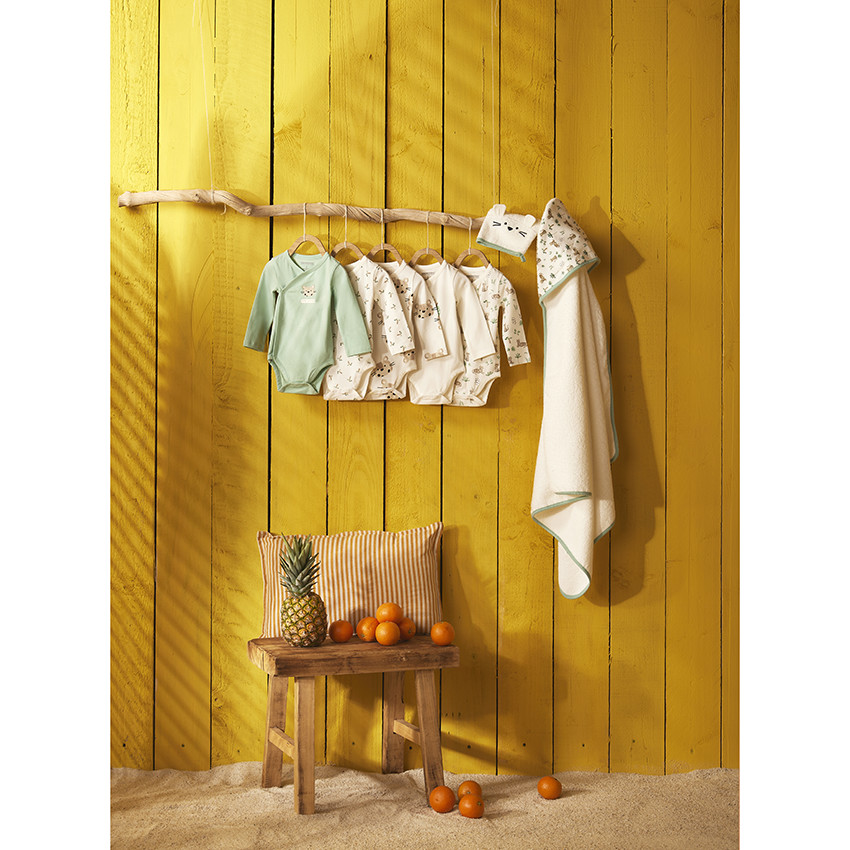 Pack de 5 bodies de manga larga leopardo para bebé niño con cierres diferentes según la edad. 