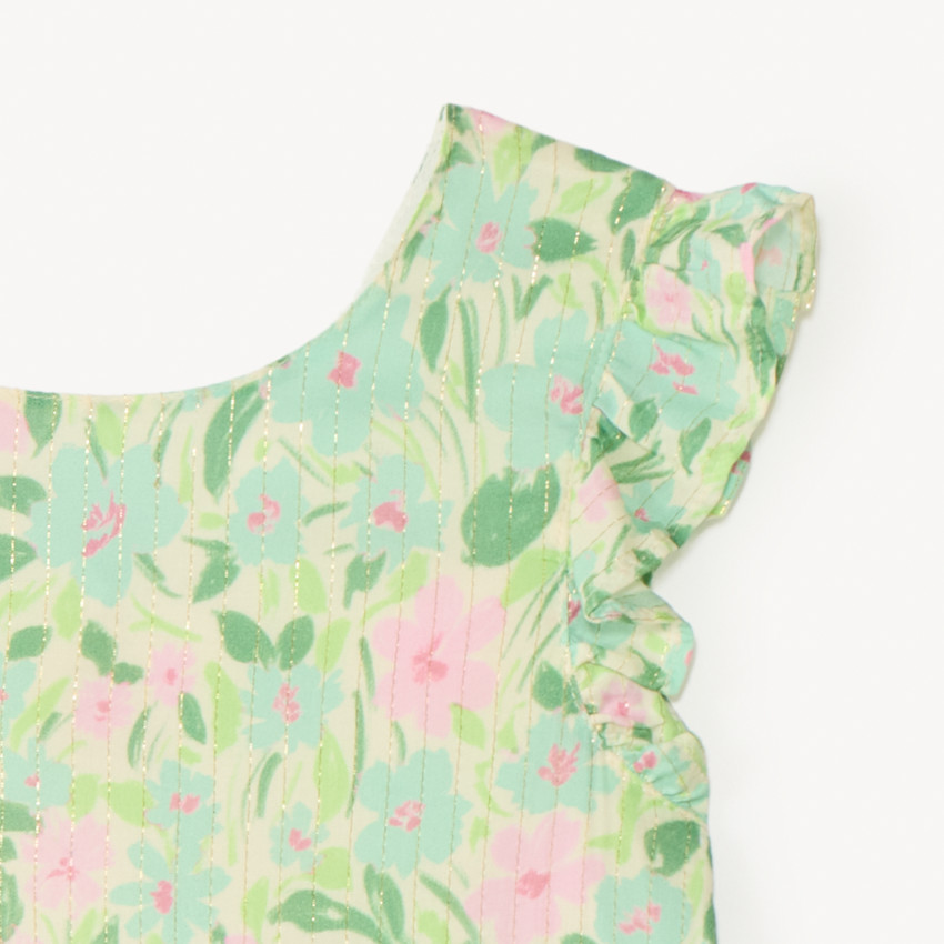 Ropa de niña con mangas cortas, estampada de flores y abertura en la espalda. 