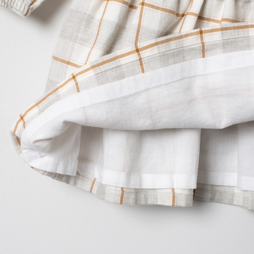 Vestido de cuadro cuello  Claudine y volante 