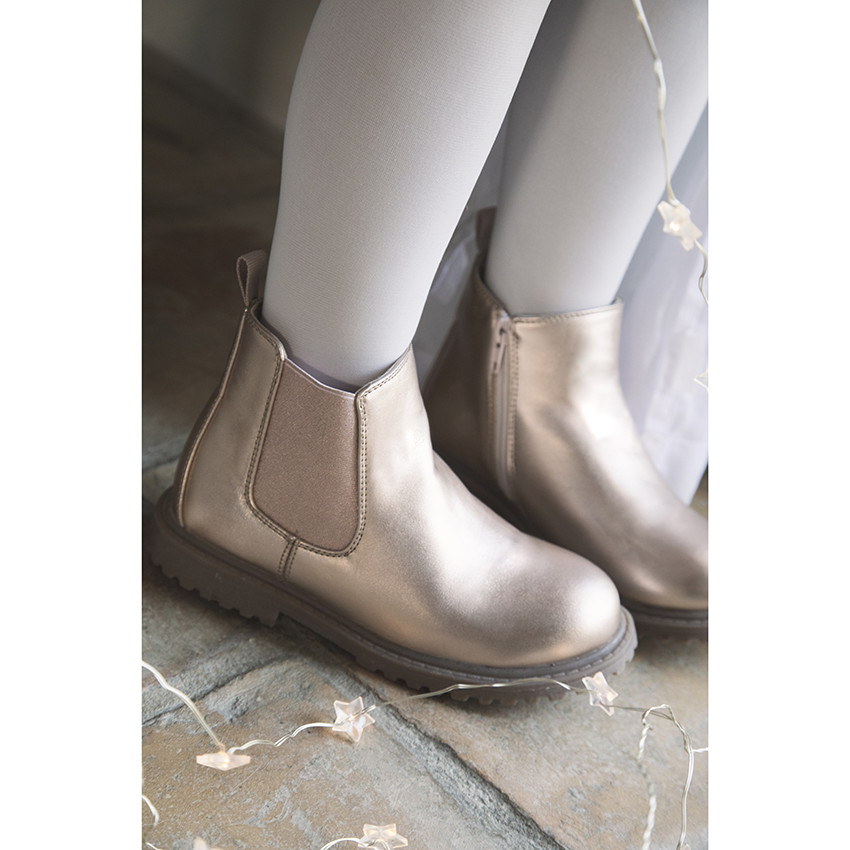 Botines Chelsea nacarados rosas para niña. 