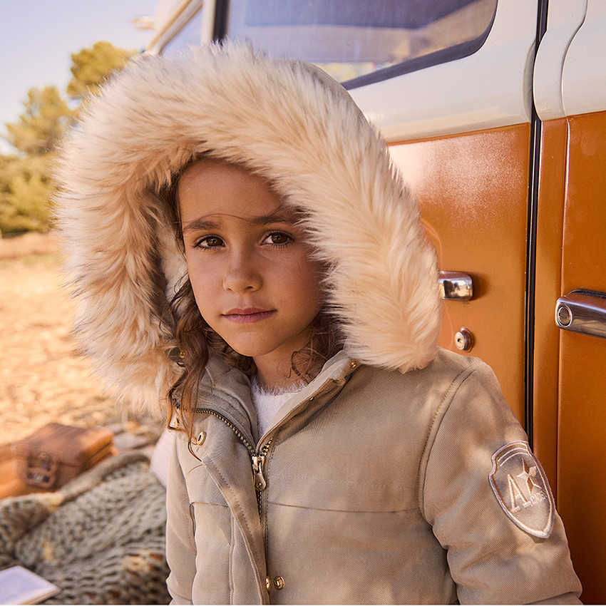 Parka impermeable con capucha y efecto de pelo sintético para niña 