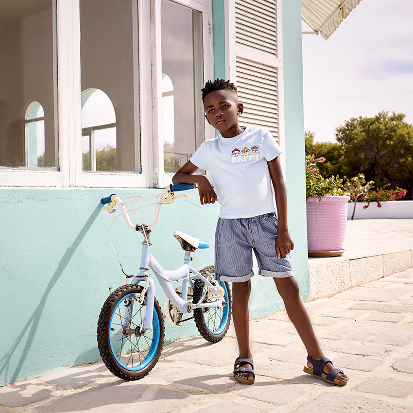 Bermudas de fantasía a rayas finas para niño 