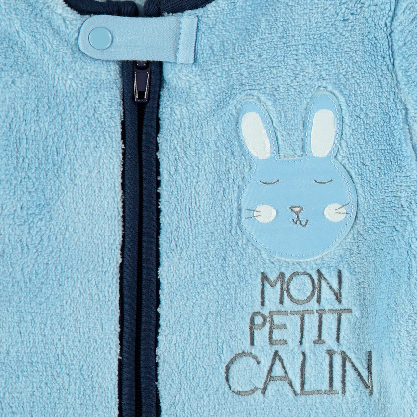 Pijama azul de borreguillo con cremallera y corazón cosido 