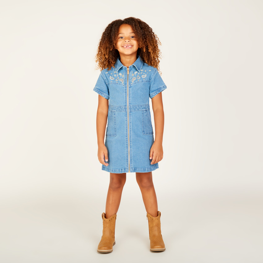 Vestido de vaquero bordado de manga corta para niña 