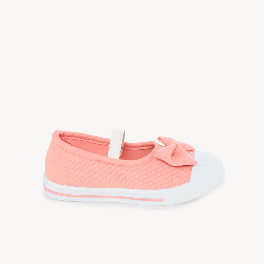 Zapatillas de lona rosa claro para niñas con lazo y banda elástica. 