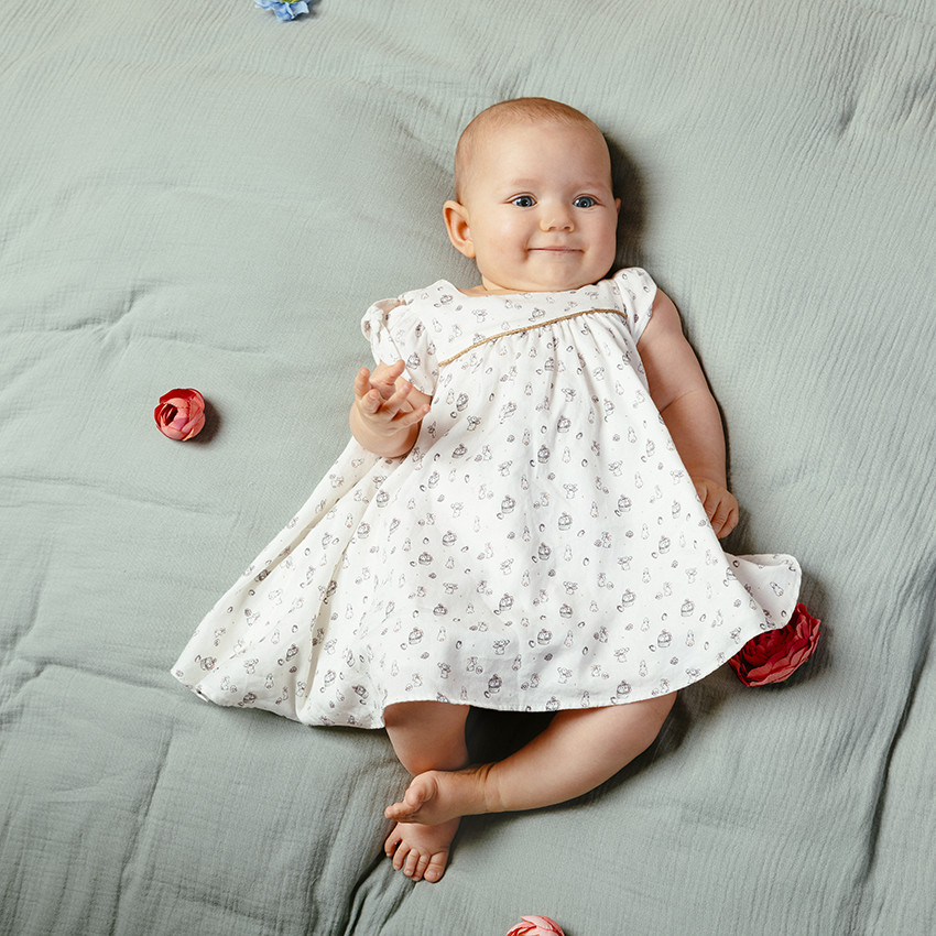 Conjunto con vestido estampado de conejitos y pololo 