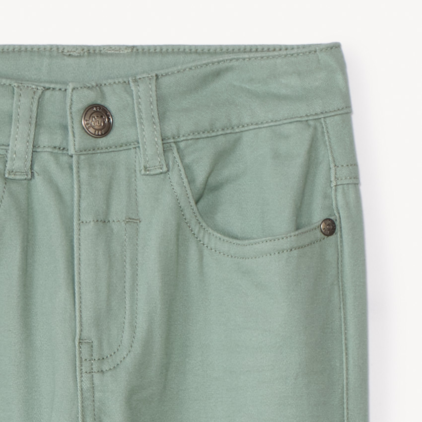 Pantalón slim liso efecto arrugado para niño 