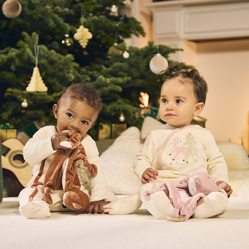 Pelele de terciopelo fantasía con doudou a juego para bebé niña con aperturas adaptadas según la edad 