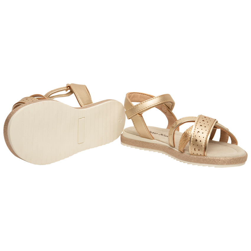 Sandalias doradas efecto metálico con corazones calados para niña  Additional Sandalias doradas efecto metálico con corazones calados para niña
