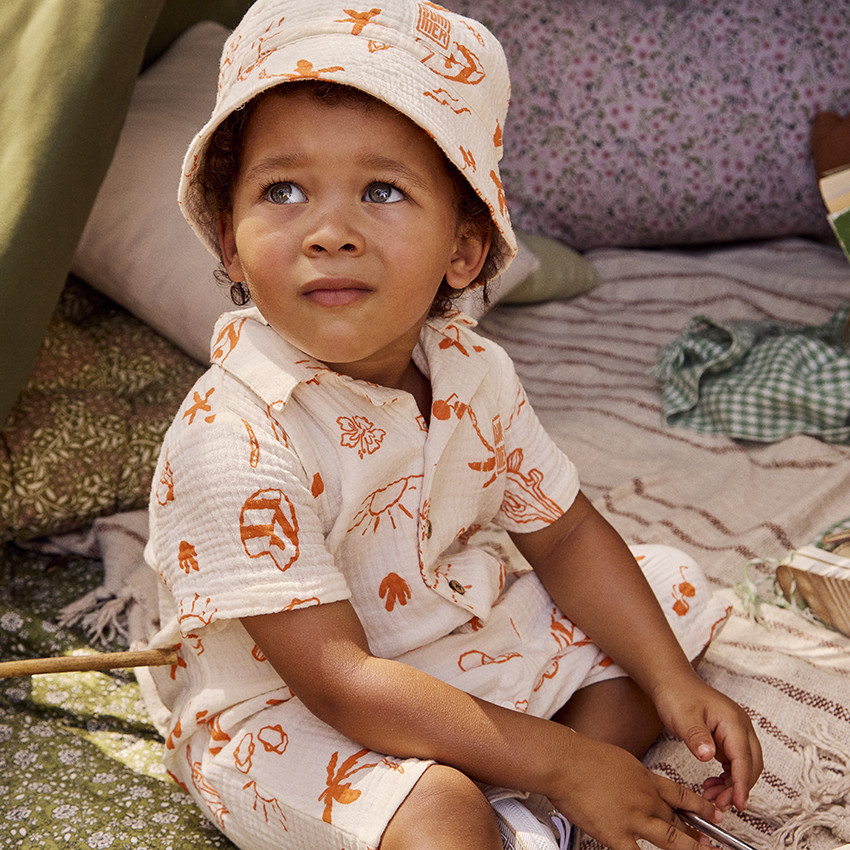 Combinaison corta en tetra estampado vacaciones para bebé niño 