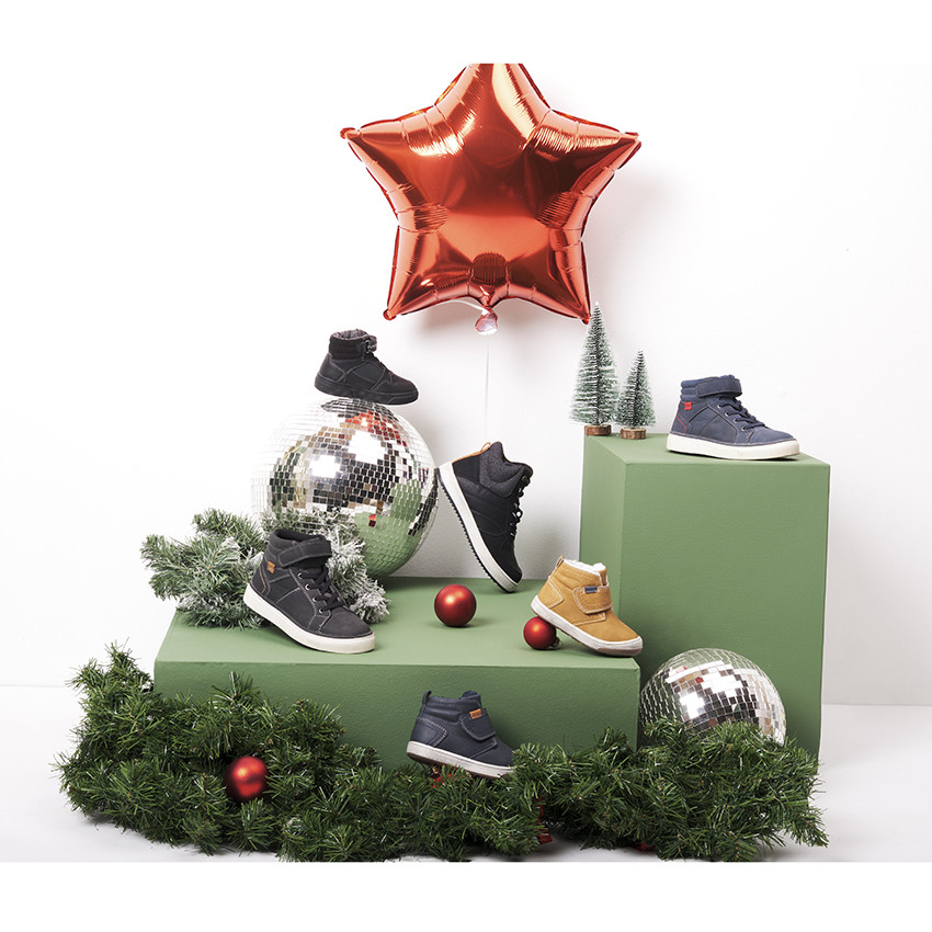 Botines con lengüeta de velcro y forro cálido para niño 
