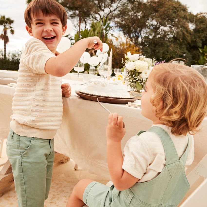 Polo de manga corta de punto con diseño calado para niño 