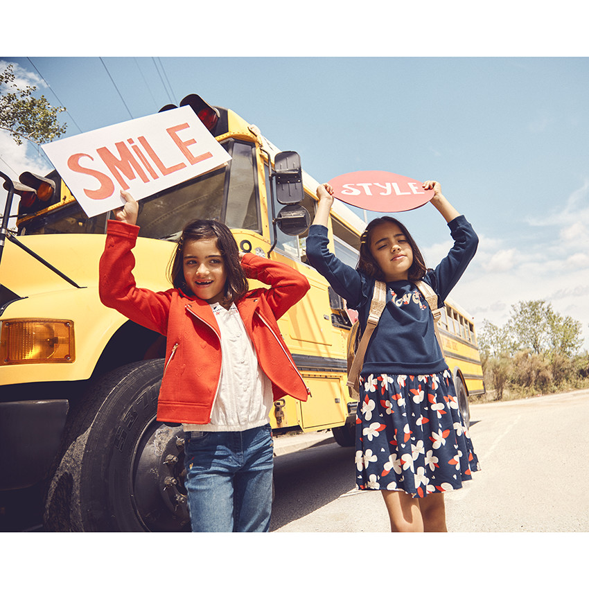Jeans slim con bordados fantásticos para niña 