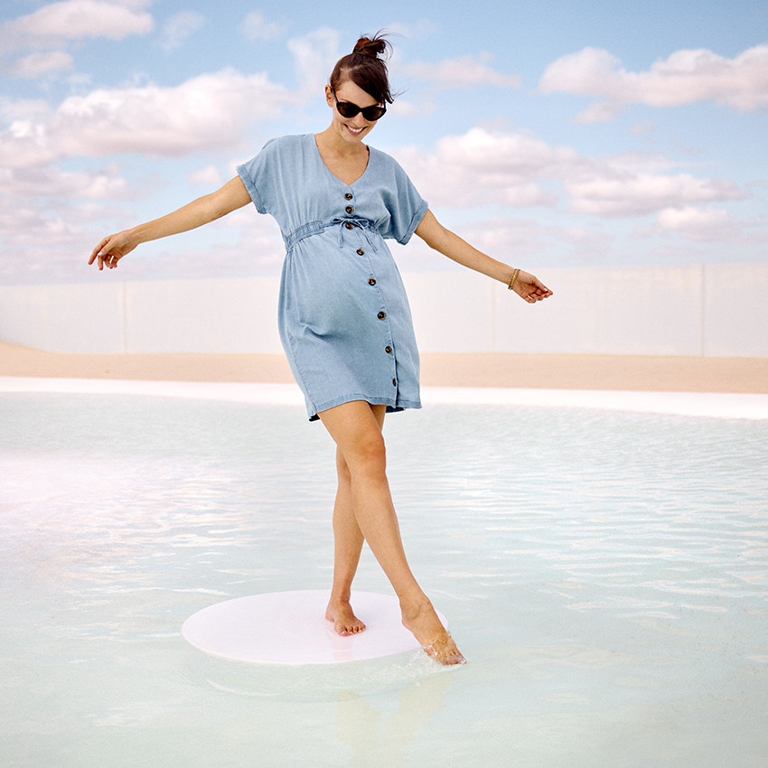 Vestido camisa de maternidad efecto denim con mangas cortas 