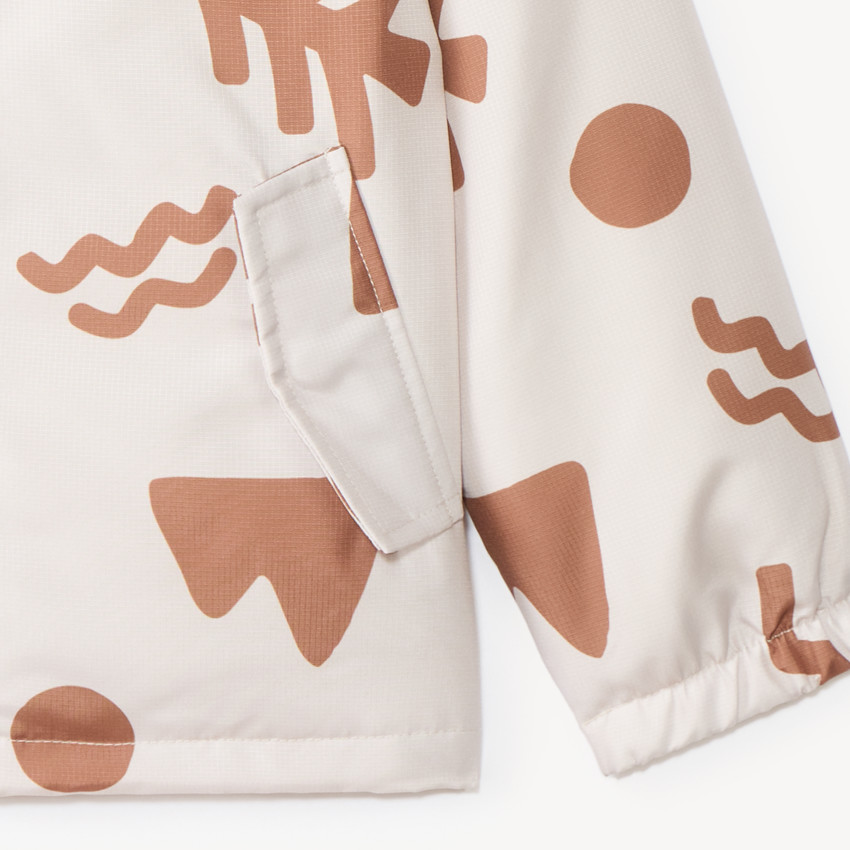 Cortavientos con capucha para niño en tejido ripstop con estampado gráfico 
