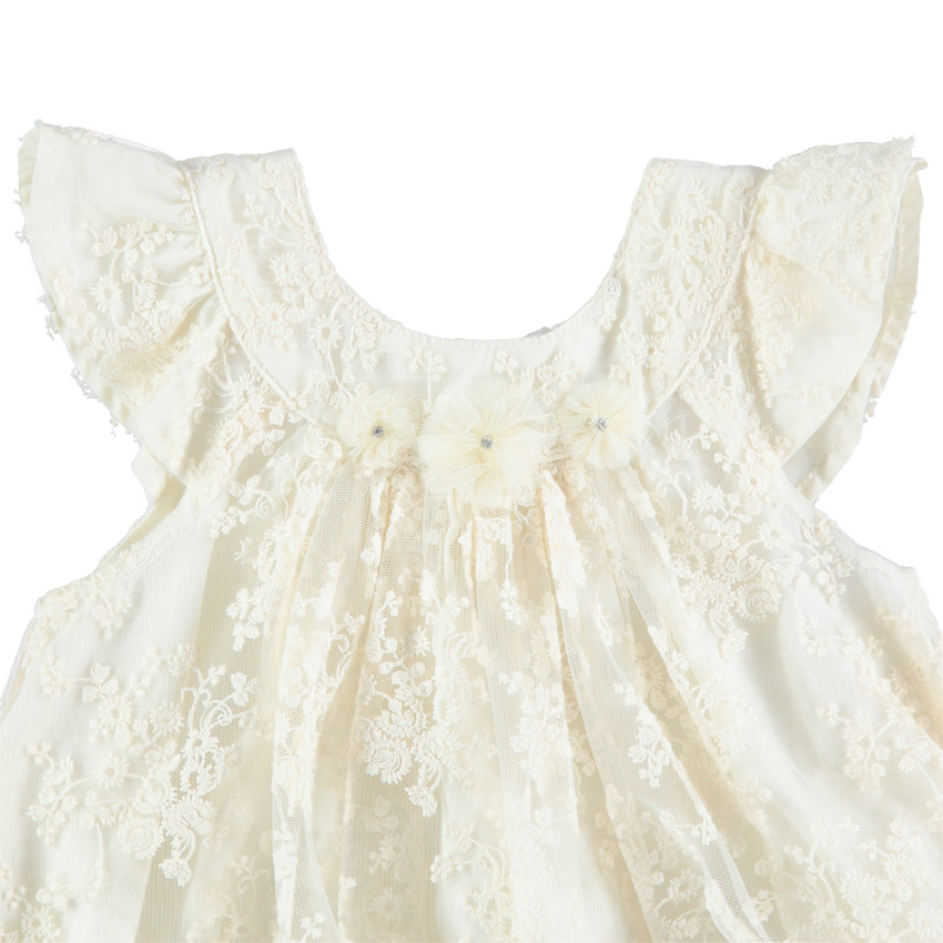 Vestido de fiesta de manga corta con encaje y flores bordadas 