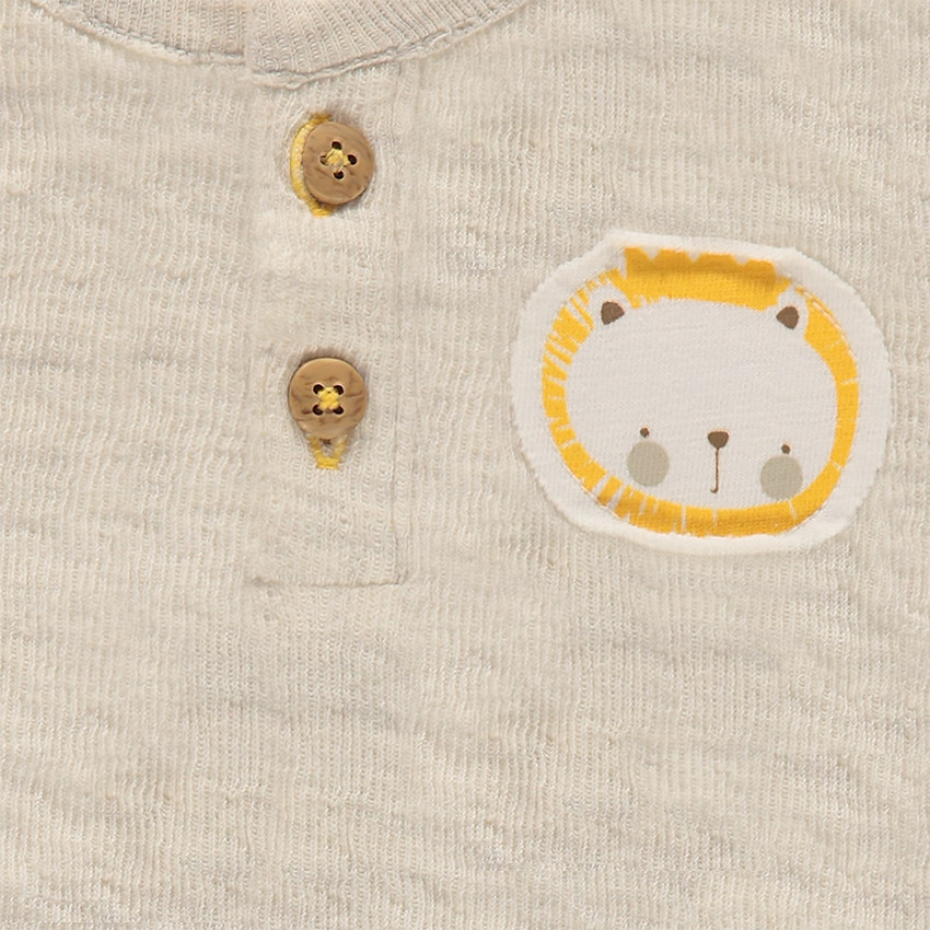 Camiseta de manga corta con forro de jersey y parche de león 