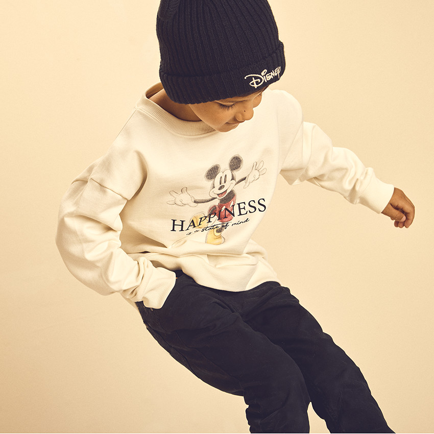 Gorro de punto con bordado y orejas 3D de Disney para niño 