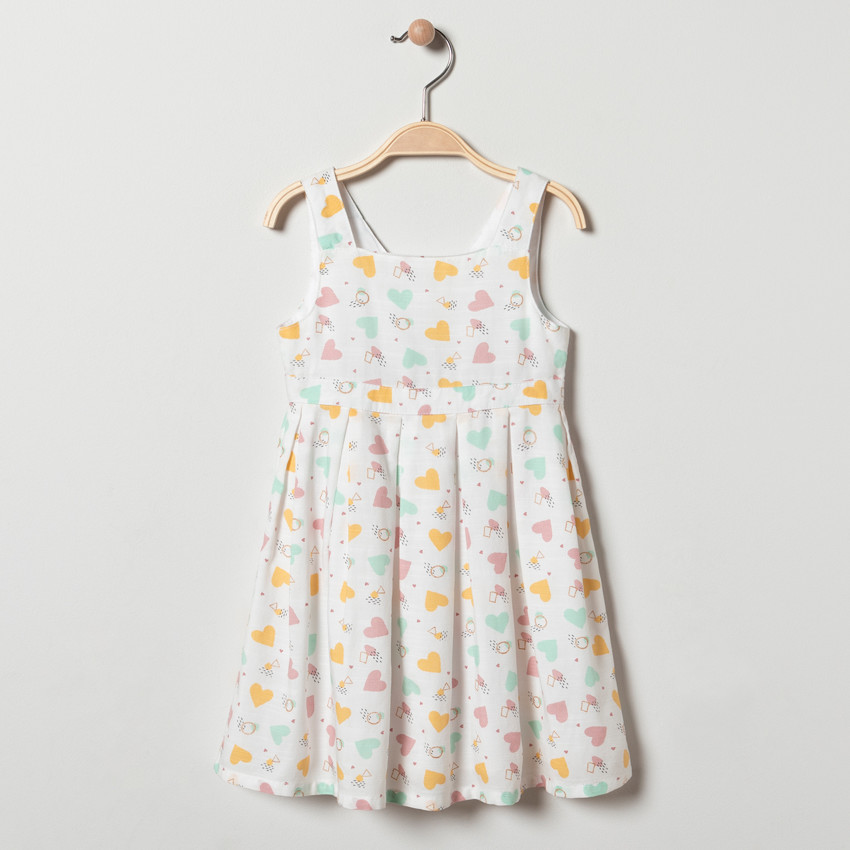 Vestido motivos gráficos y corazones 